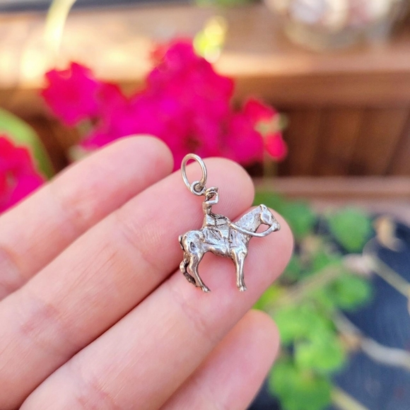 Vintage Solid 925 Sterling Silver Dainty Cowboy on a Horse Pendant Charm - Picture 8 of 8